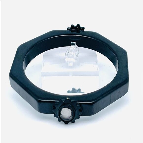 Set of Vintage Black Bakelite Mourning Bangle Bracelets with Cameo Accents - Picture 15 of 16